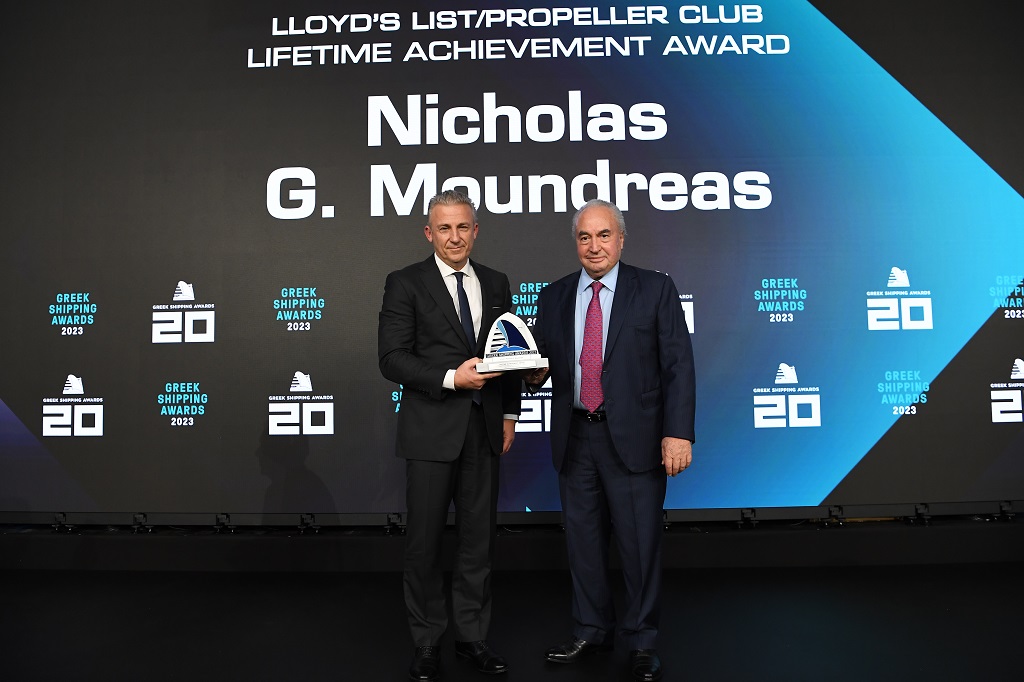 17 Lifetime Achievement Award Nicholas G. Moundreas DSC 04094